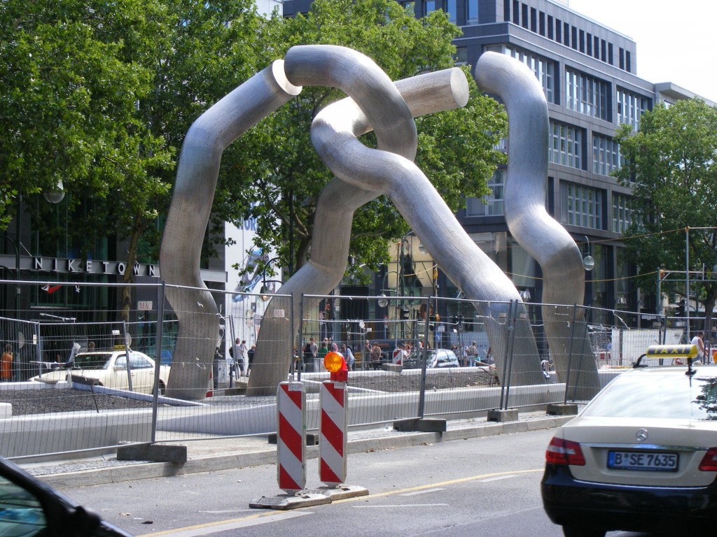 Abstrackte Kunst mitten in einer Baustelle