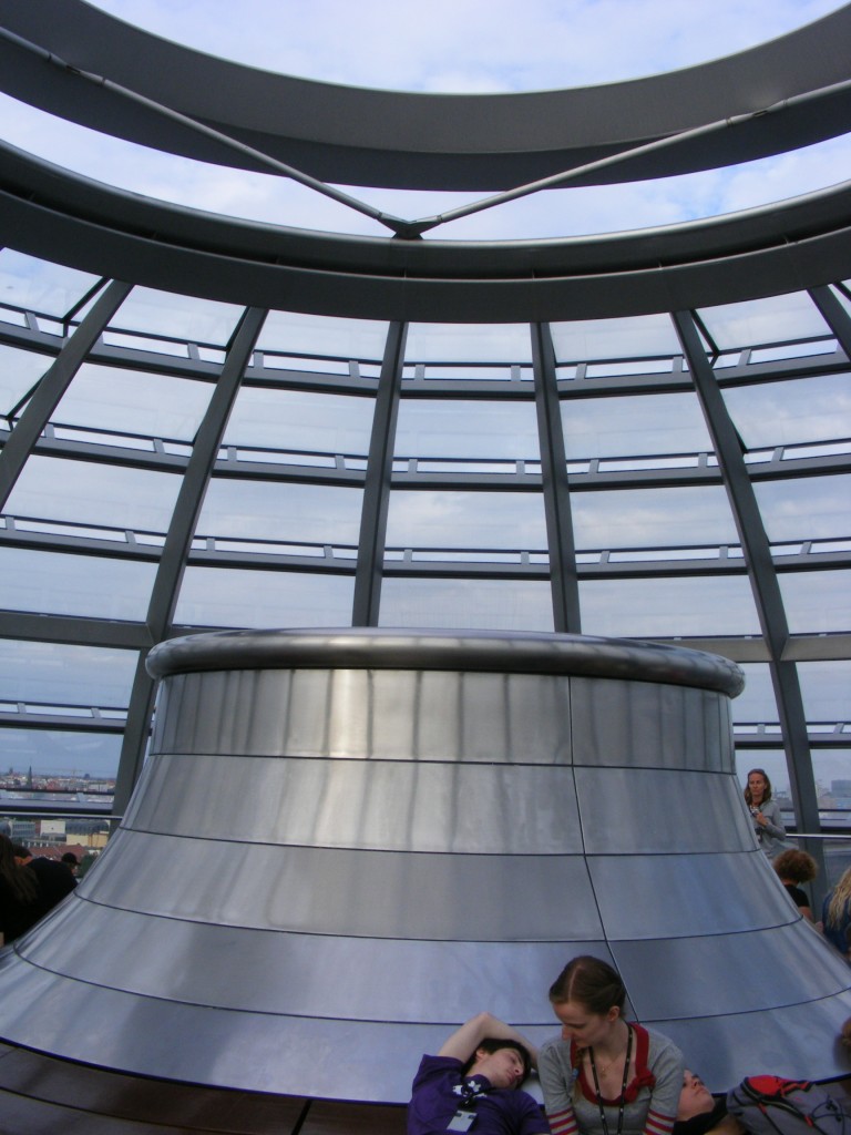 Hier fällt das Regenwasser in den Trichter