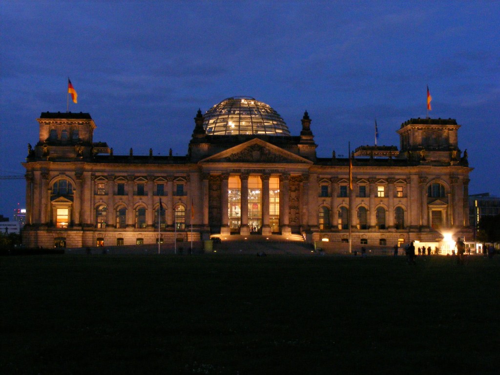 Der Reichstag bei Nacht
